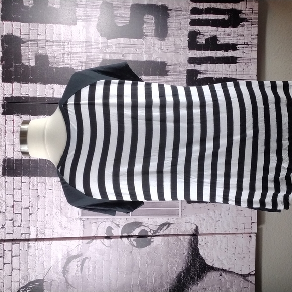 ❤️6 items for $25 sale!!❤️ Free Kisses California Love Top EUC - Picture 3 of 4